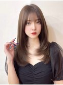 ミディアムレイヤーカット内巻きぱっつん前髪グレージュカラー