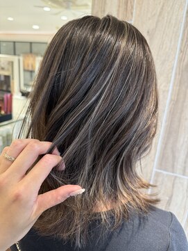 ゼル 東川口店(ZELE) 外ハネボブ×ハイライトカラー