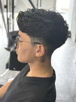 ニアウ 高崎店(Niau)&nbsp;メンズセンターパートニュアンスフェザーパーマ群馬高崎眉毛