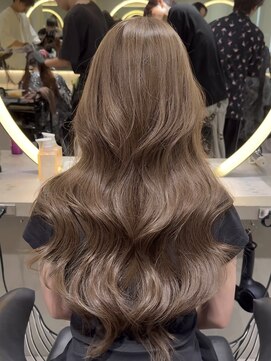 ロンドウル 熊本(Lond ulu) 韓国へア/ブリーチ/顔周りカット/ハイトーン/レイヤーカット/