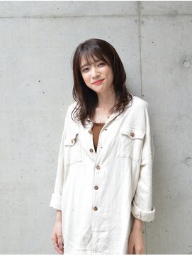 エレナ(Helena) 小顔になれるミデイスタイル☆