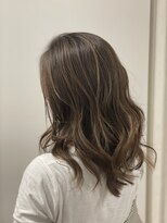 ヘアーサロン ラシア(hair salon Lasia) ハイライト×オリーブベージュ【ニュアンスカラー/波巻き】