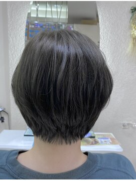 サユリ 高尾(SAYURI) ふんわりショート&ミントアッシュ