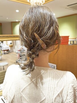 リタ(Lita) ★三つ編みアレンジ/カジュアルアレンジ/ボブヘアアレンジ★