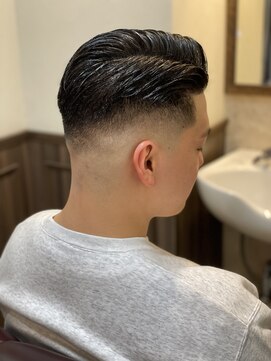 ミリオンバックス 上野(Million Bucks) スキンフェードアップバング[メンズ/シェービング/床屋/上野]