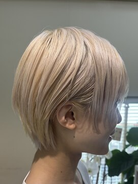 テン バイ アンブルリュクス 池袋(teN +by ambleluxe) ハンサムショート/ブリーチ/抜きっぱなし