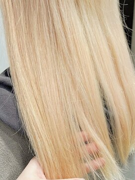 プラチナブロンド/全頭ブリーチ/ハイトーンカラー