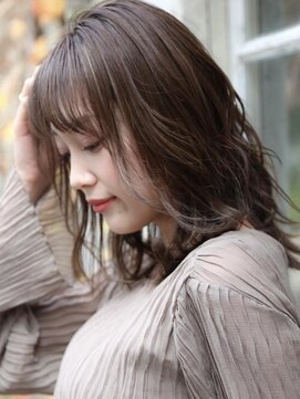 コム(com by neolive) 繊細なウェットヘア2