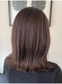 グレージュ×外ハネミディアムボブ