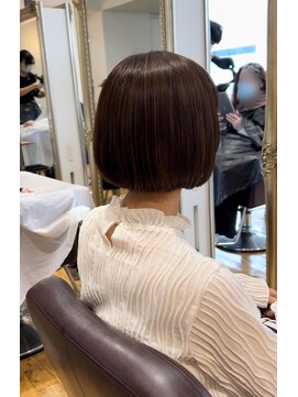 ルッツ(Lutz. hair design) ミニボブ+ブラウンベージュ【犬山良慈】