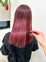 エマノア(EMANOA)&nbsp;ピンクレッド ミディアムヘア レイヤーカット ロブ 津田沼駅