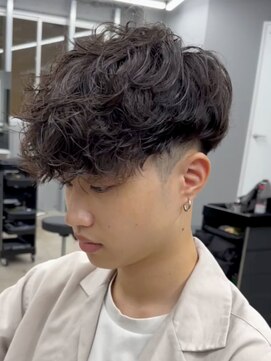 エルマーク 枚方(L-MARK) スペインカールスパイラルパーマツイストパーマフェード短髪