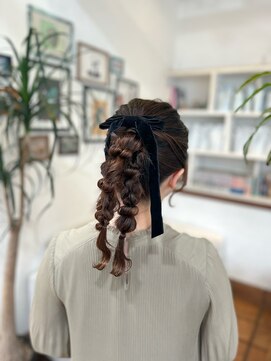 グリーク(GREEK) 編みおろしアレンジ/ポニーテール/ちさき