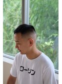 ローソンTシャツお似合いお兄さんのハイスキンフェードスタイル