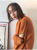 イヤリングカラーが可愛い切りっぱなしボブ