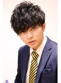 スーツに合うショートレイヤー 黒髪パーマ 社会人 メンズ