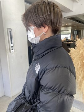 ヌー 代官山(nuu) 刈り上げショートハンサムショートブリーチカラーグレージュ