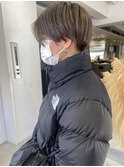 刈り上げショートハンサムショートブリーチカラーグレージュ