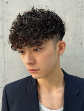 フィフス(fifth) スペインカール外国人風パーマフェード刈り上げフィフスメンズ