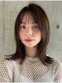 こなれミディアムレイヤーカット束感前髪外ハネベージュカラー