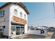 ヴィーナ(Veena)の雰囲気（ハワイアンテイストな雰囲気〇Veenaの看板が目印です！【山本】）