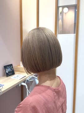 フィーカ(fika) ブリーチ初めてでも挑戦しやすいシルキーベージュボブ☆