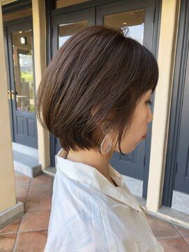 シキ(SIKI) ショートボブ 大人可愛い ボブ 丸みショート アッシュ ショート