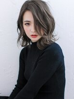 リア(LIAH) 【LIAH】レイヤーボブ/透明感グレージュ/コテ巻き風パーマ