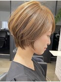 参道白髪ぼかしハイライトウルフショートヘアグレージュ40代