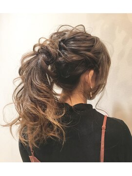 ノル(nol.) [toshi'sアレンジ]ルーズ感いっぱい柔らかポニーテール