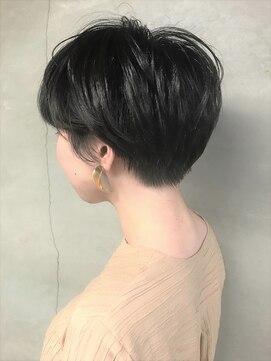 ビートス(BEAT S) メンズライクで大人かわいい 黒髪ベリーショート