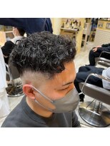 グルーマーズトウキョウ(GROOMER/S TOKYO)&nbsp;サイドパート　ハードパーマ　GROOMERSTOKYO 太田