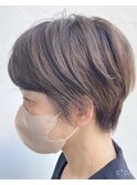 白髪ぼかし/ハイライト/透明感/パールグレージュ/束感ショート