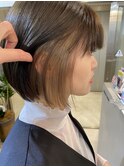 ボブインナーベージュ切りっぱなしボブイヤリングカラー