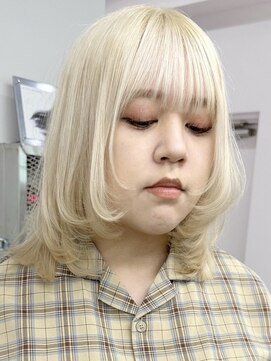 ウィコ 新宿(WICO) ホワイトブロンド[新宿駅/斜めバング/グレージュカラー]