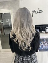 プライズ 表参道原宿店(prize)&nbsp;ホワイトシルバーカラー［原宿／表参道］
