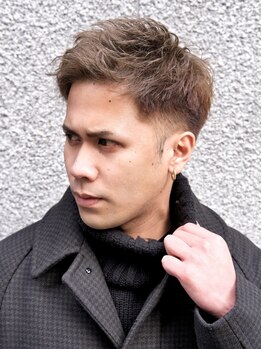 メンズフィール 心斎橋(MENS FEEL)の写真/【心斎橋駅徒歩2分】ビジネスマンでも可能なパーマをご提案♪清潔感がUPして第一印象が好印象に！