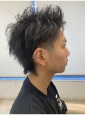 黒髪短髪束感スパイキーショートアップバングメンズツーブロック
