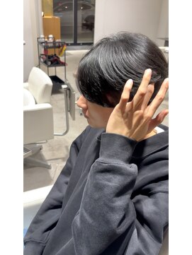 ミリ(milli Produce by ITAKURA) センターパート毛流れニュアンスパーマ