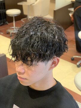 ヴェルデ(VERDE) 波巻きスパイラルパーマ　波巻きマッシュ