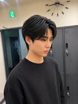 ユニ 江坂(Uni.) フェザーショート フェザーパーマ 毛流れセンターパート