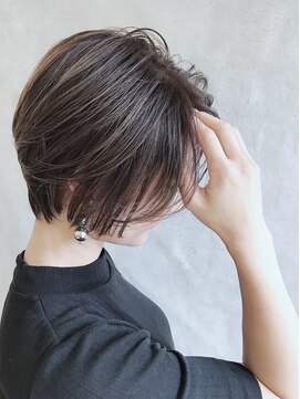 ムウ 難波(MOU) ハッシュカットフルバング似合わせカットレッドブラウン20代30代