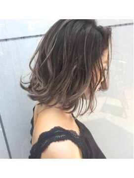 トルネード(TORNADO) 外国人風ボブ ハイライトバレイヤージュ グレージュ　白髪ぼかし