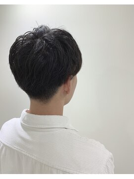 プレミアムバーバー 原宿店(PREMIUM BARBER produce by HIRO GINZA) センターパート×ツーブロック