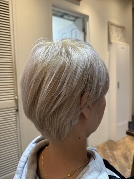 ヘアリゾート バルボア アイランド(hair resort Balboa Island) ピクシーショート×ホワイトベージュ