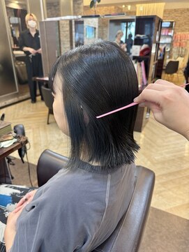 キャラ 池袋本店(CHARA) ボブスタイルをもっと可愛く/インナーカラー/外ハネボブ