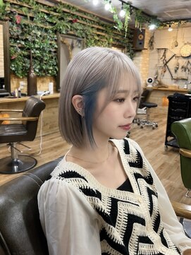プランツヘアー ホワイトシルバー×インナーブルー