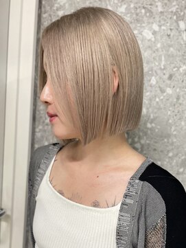 サンク 原宿 表参道(cinq) ナチュラルボブミニボブミルクティーベージュ切りっぱなしボブ