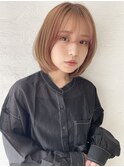 モードに決めるショートボブ