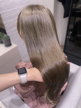 ステア ケース(stair case) 韓国艶々オリーブカラーレイヤーカット前髪カットトリートメント